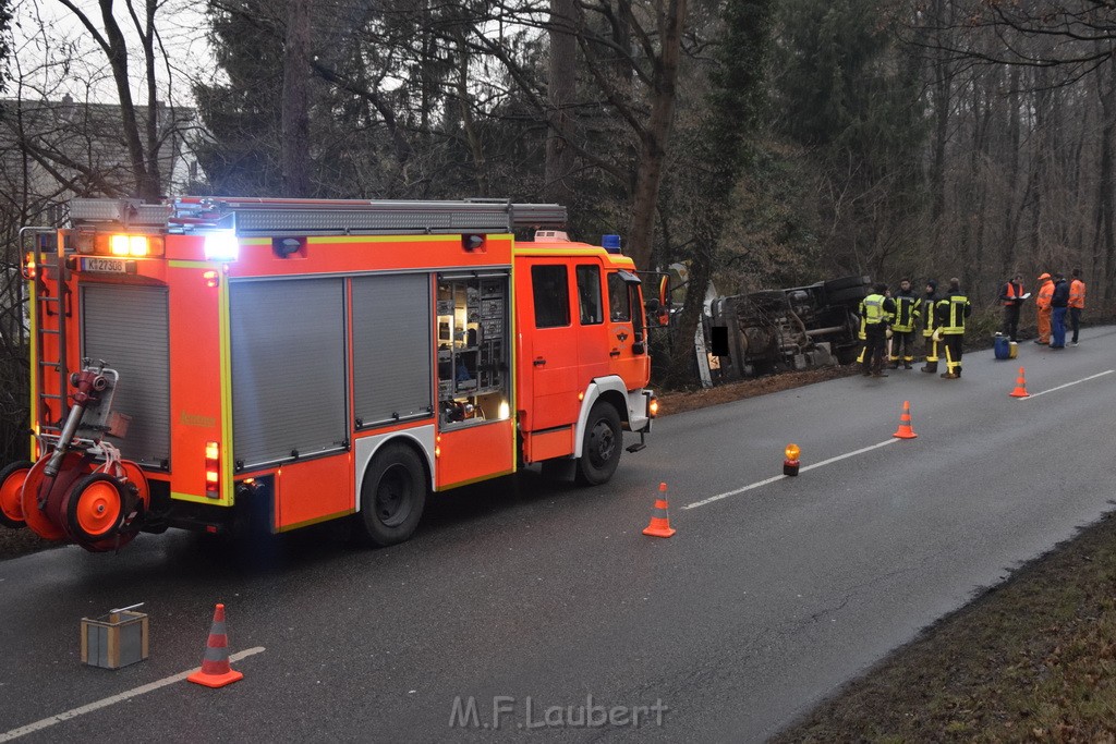 Container LKW umgestuerzt Koeln Brueck Bruecker- Dellbruecker Mauspfad P039.JPG - Miklos Laubert